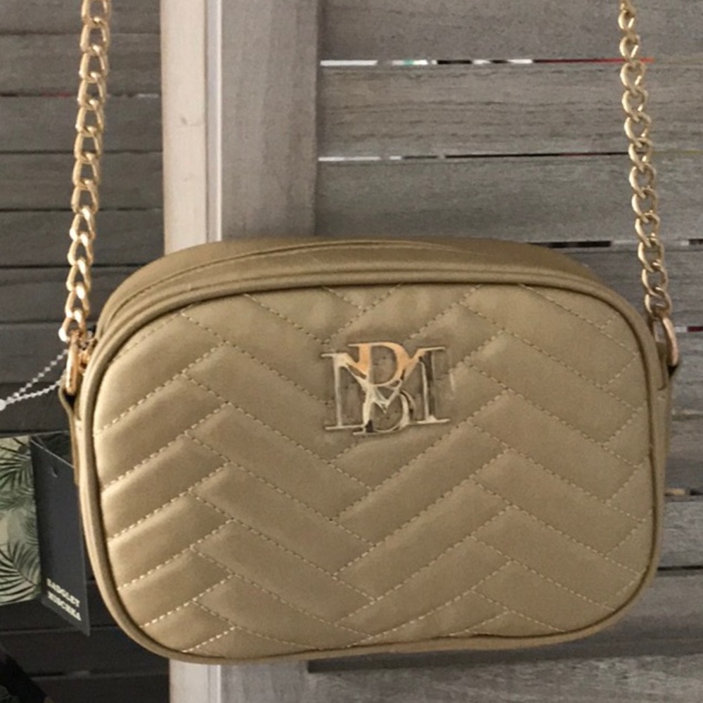 BADGLEY MISCHKA VEGAN LEATHER CAMERA BAG W/SLIP POCKET ON THE BACK